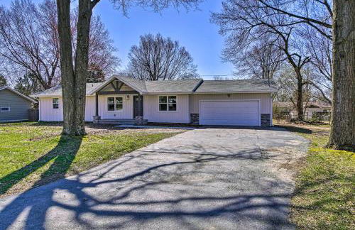 Retreat with Deck about 9 Mi to Downtown Springfield - Foto 23