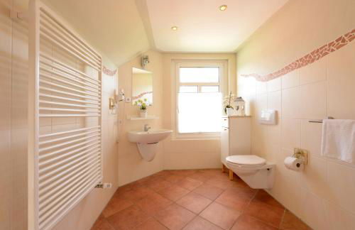 Ferienhaus für 8 Personen mit Kamin & Terrasse - Foto 13