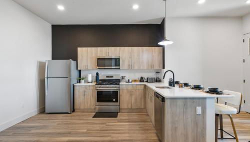 2BR, King Bd, Free Prkn, Gym, NYC View, 8min Train - Foto 5