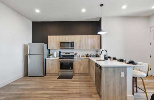 2BR, King Bd, Free Prkn, Gym, NYC View, 8min Train - Foto 5