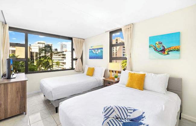 Partial Ocean View Condo with 2 Beds and Parking - Foto 41