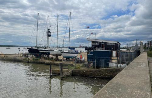 Cosy Flat behind a CreekBeach in Grays - Foto 27