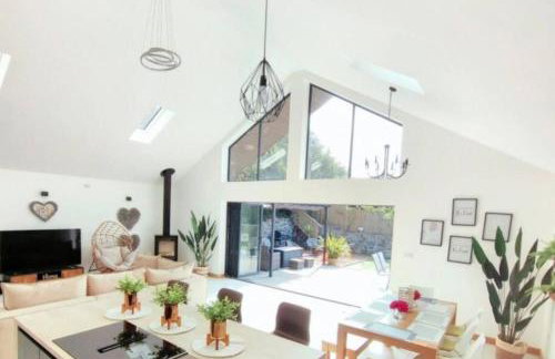 4 Bed Villa Sleeps 8 -private Terrace-free Parking - Foto 25