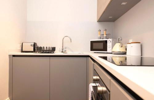 JOIVY Iconic Cockburn Street 4 Bedroom Apartment: Heart of Old Town - Foto 26