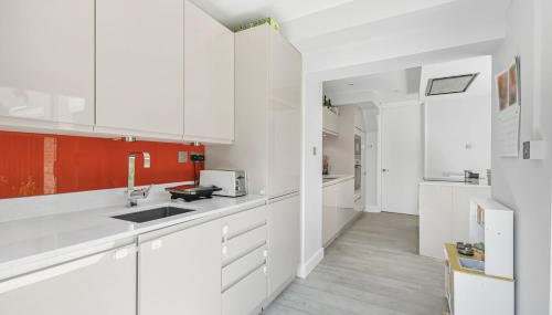 Spacious and Elegant Home with a Beautiful Garden - Foto 4