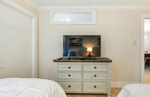 Upscale Naples Condo with Pool Access Walk to Pier! - Foto 20