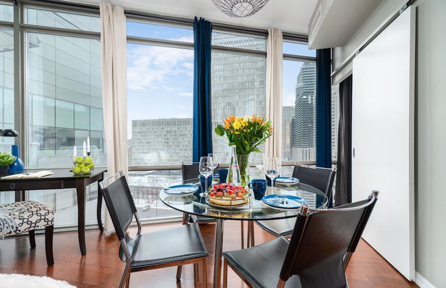 QuickStay - Luxurious 2-Bedroom Condo, Downtown Core - Photo 14