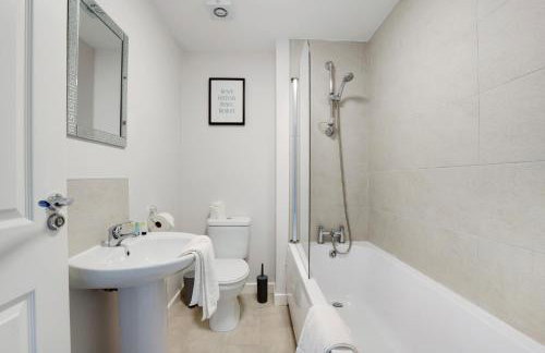 New! Charming 2-bed Home in Nevis Walk, Sleeps 4! - Foto 35