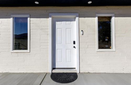 Mid-Century Magic with Mountain Views - Photo 17