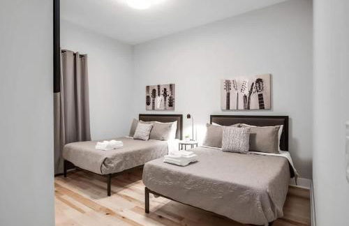 Rooftop Views - Hot Tub - Near Honky Tonks & Bars - Photo 16