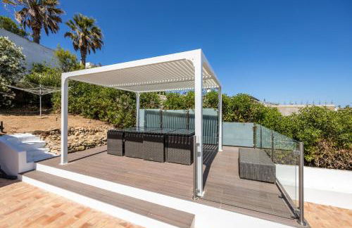 CoolHouses Algarve, Luz, 3 Bed villa, 1 bed studio, heated pool & jacuzzi, sea views, Casa Pequena - Foto 34