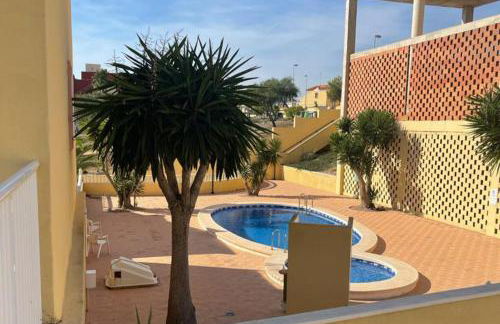 3 Bed Villa Sleeps 6 - Pets Ok - Communal Pool - Foto 17
