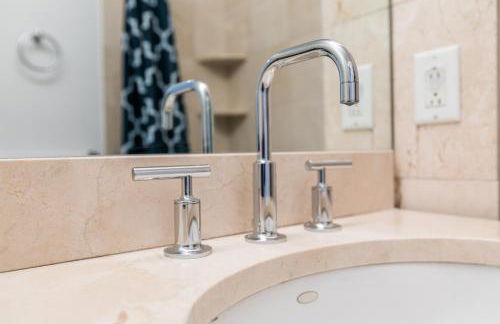 Bright 2 Bedrooms 2 Bathrooms Unit - Foto 19