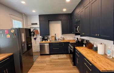 Updated 2 bedroom close to downtown and university - Foto 8