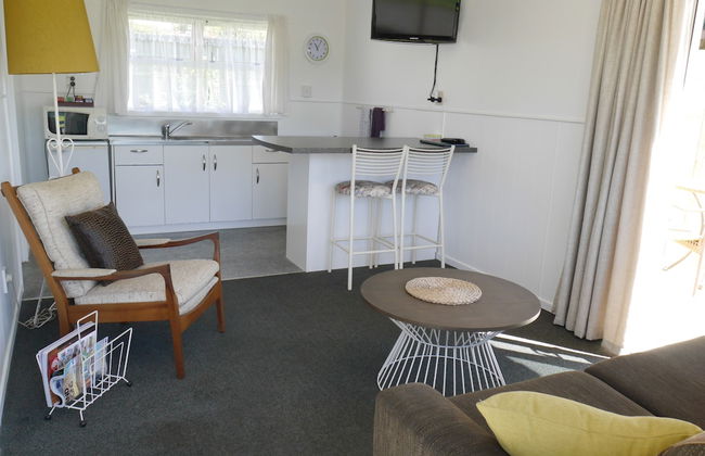 Raglan Palm Beach Motel - Photo 33