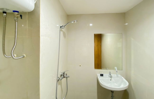 Homey and Well Furnished Studio LRT City Jatibening Apartment - Photo 11