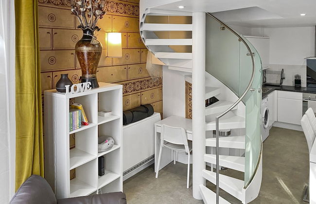 Rare 1-bed Church Converted Apartment in London - Foto 2