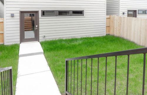 Beautiful Modern 3BR in the Grove ABODEbucks - Photo 47