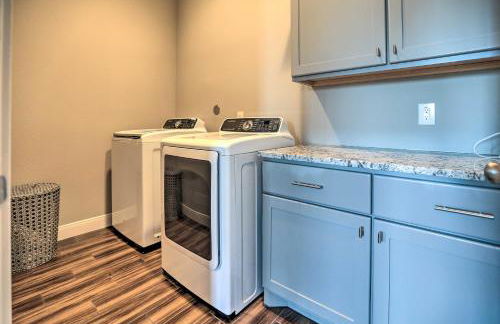 Elegant Lake Conroe Townhome with Boat Slip! - Foto 24