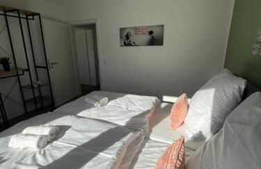 Firmen und Gruppen willkommen - 3 Schlafzimmer, luxuriöse Einzelbetten, Nahe Ulm - Foto 3