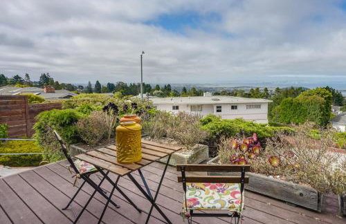 Stunning Bay-View Home in Kensington! - Photo 2