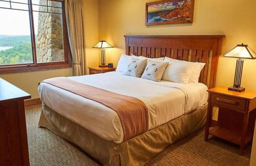 Enjoy the views of Table Rock Lake in this 2BD resort condo - Foto 13