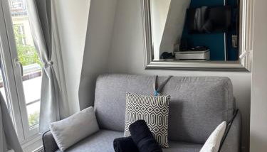 Paris 17ème - STUDIO compact 10m2 -110 sqf - coeur BATIGNOLLES - ideal SOLO traveler - Photo 1