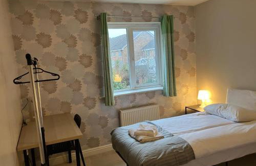 Spacious Home in Walsall with Parking & Garden - Foto 16