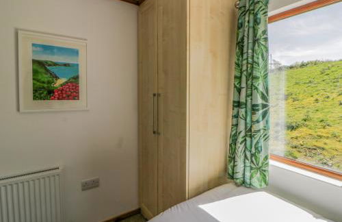 Three Views Lodge - Photo 10