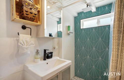 HGTV Featured Tiny Home w Hot Tub Near East 6th St - Foto 4