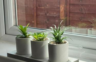 Stylish 3-Bedroom Home, Patio & High-Speed Wi-Fi - Foto 34