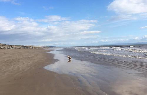 Boho Family Escape near Dunraven Bay with Sea Views - Foto 11