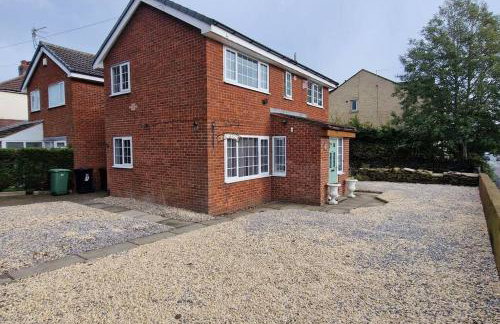 3-Bed Detached House Private Drive for Two Cars - Foto 1