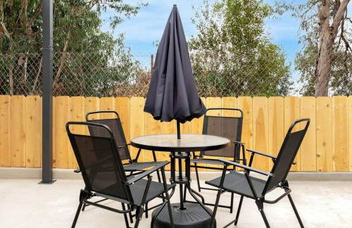 Urban Retreat Fun Relax Self Check-In Hot Tub Foosball Fire Pit Cornhole - Photo 19