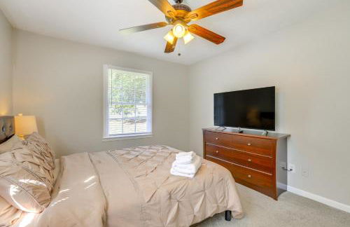 Deck and Game Room Family Home in Stockbridge! - Foto 15