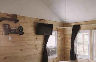 Beautiful Lake Champlain Lake Home with Private Beach - Foto 5