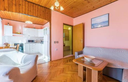 1 Bedroom Awesome Apartment In Dinjiska - Foto 3