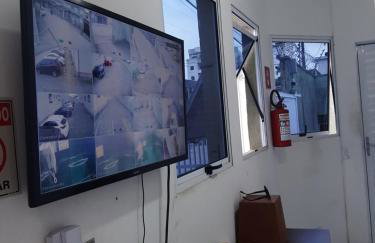 APTO PERTINHO DA PRAIA Internet 500mb e 3 Tvs 2 Quartos TV a cabo Estacionamento Tudo Perto - Foto 58