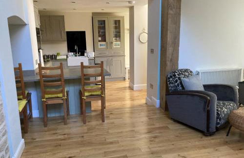 Kitchener Cottage Swanage very close to beach - Photo 3