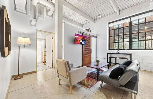 Brooklyn Style Loft l DT l Parking l Cafe - Photo 2