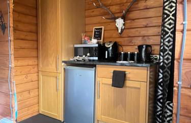 Romantic Swiss Cabin Hideaway & Hot Tub Spa Pool - Foto 35