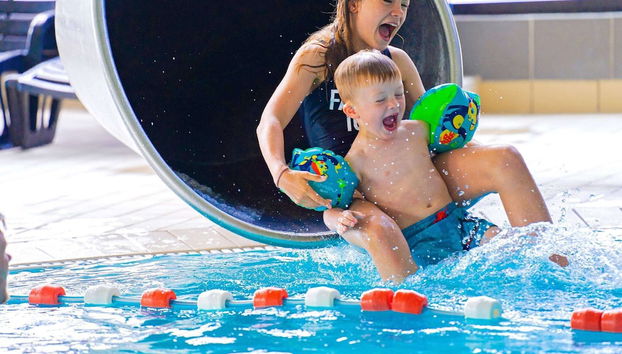 4 Person Holiday Home on a Holiday Park in Blavand - Foto 5, Piscina