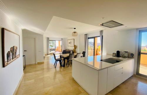 Elegant apartment, stunning views, fully renovated in la Hacienda del Senorio de Cifuentes - Photo 15