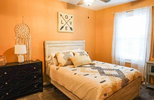 Boho Rehoboth condo-2bd/3.7mi beach/.5mi outlets - Foto 1