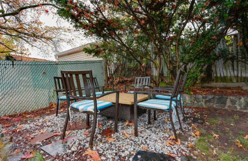 Newark Home with Deck and Fire Pit, 16 Mi to NYC! - Photo 21