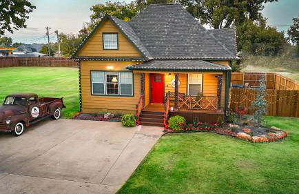 Ralphie's House Chickasha - Fiber WIFI - 4 Bedroom! - Foto 1