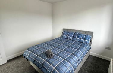 Manchester 2BR Luxe Lounge, Hot Tub, Pool Table - Photo 10