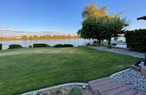 Edgewater Paradise HotTub Private Dock & Game Room - Foto 63