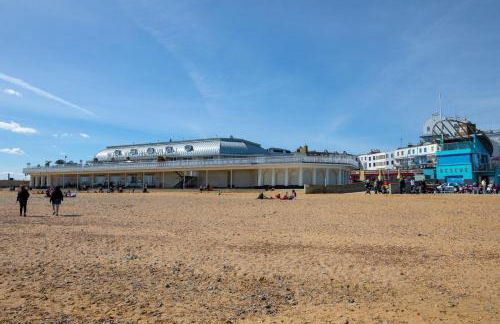 Beachside Bliss in Heart of Town - Foto 9