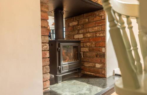 Acorn Lodge Luxury Retreat In a Stunning Oasis With Hot Tub - Pass the Keys - Foto 17